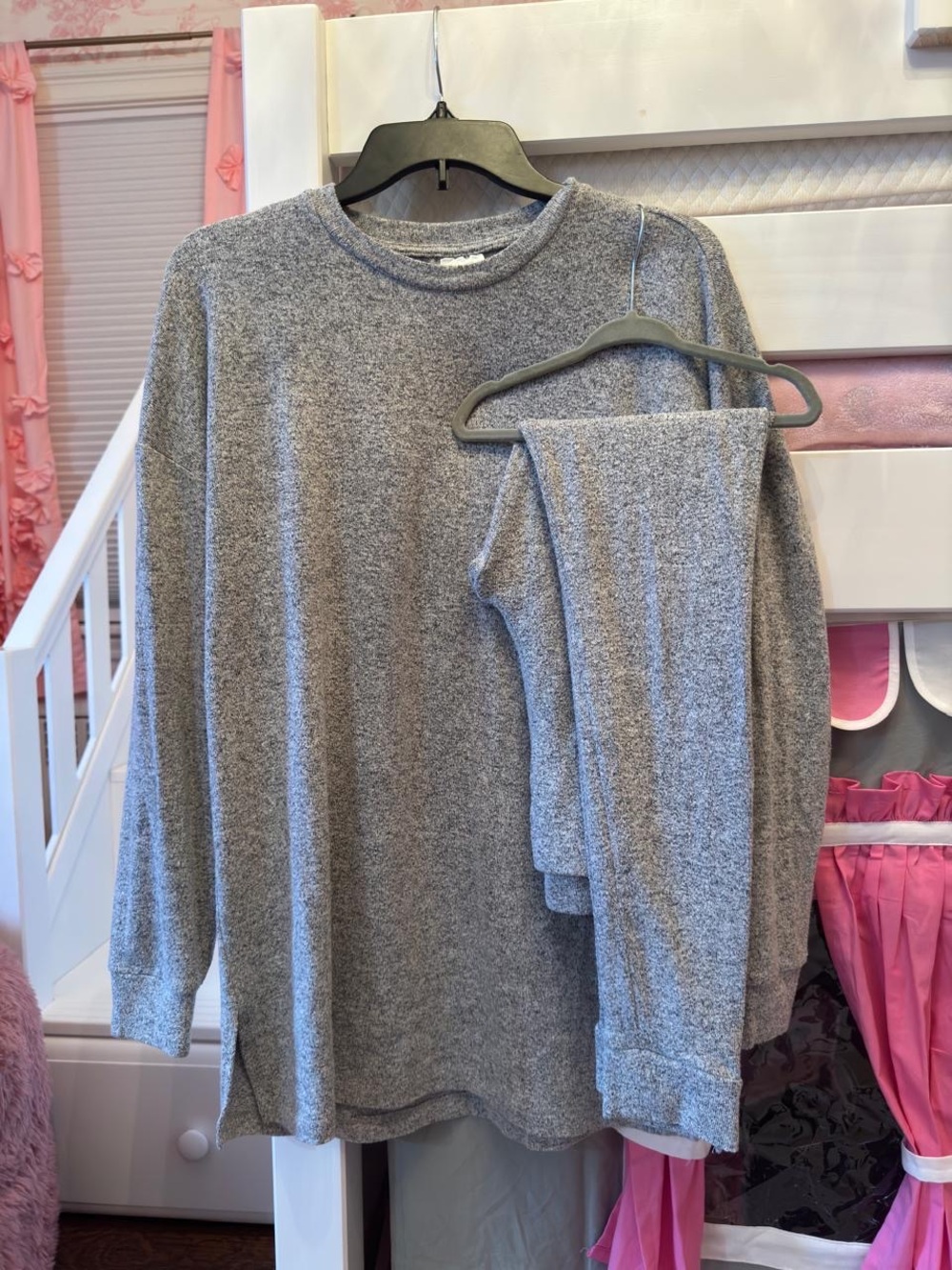 Women’s Heather Gray Crewneck Sweater & pants set SMALL